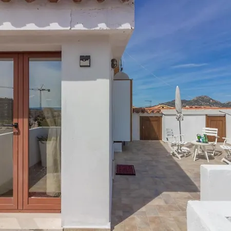 Bright X3 With Terrace! Apartment Olbia